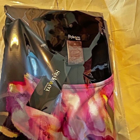 CIRCULAR TOP, BLACK & MULTICOLOUR, SIZE 3X, BRIGHT FLOWER WITH CRYSTALS, SOFT - Picture 3 of 11